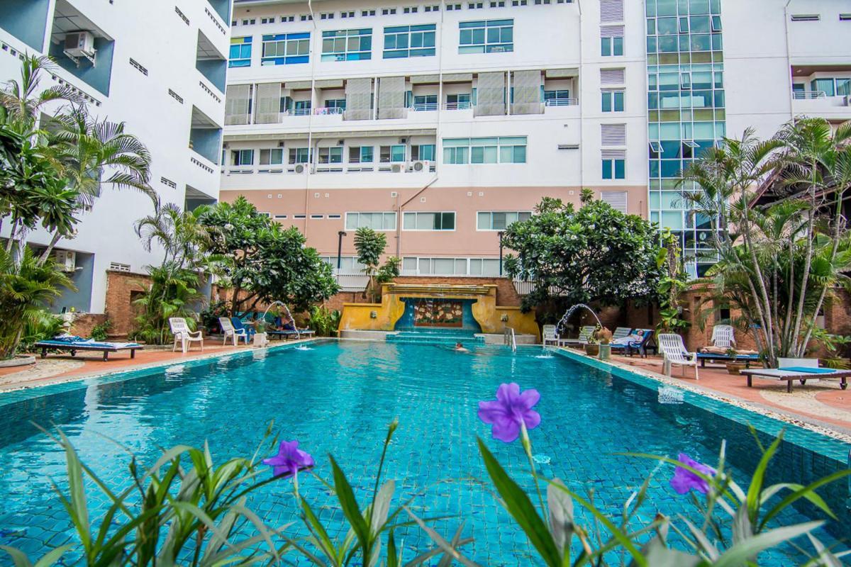 Hotel Sutus Court 7 Pattaya Zewnętrze zdjęcie