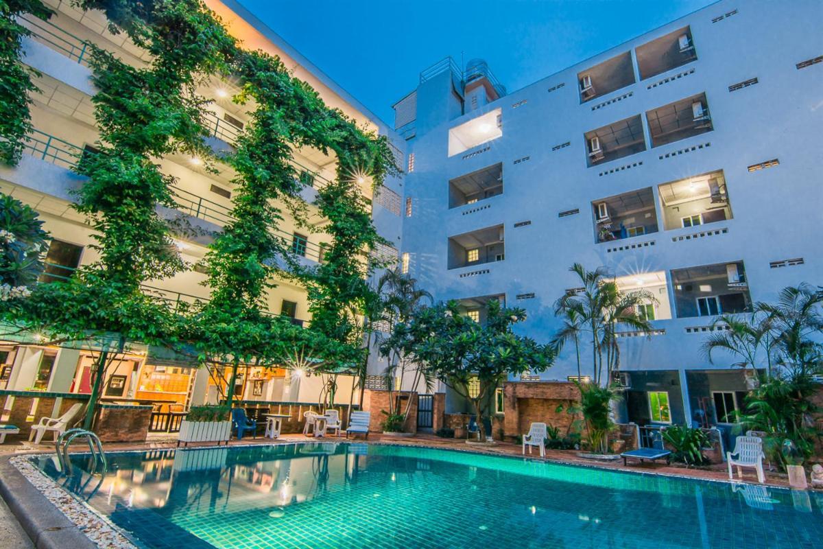 Hotel Sutus Court 7 Pattaya Zewnętrze zdjęcie
